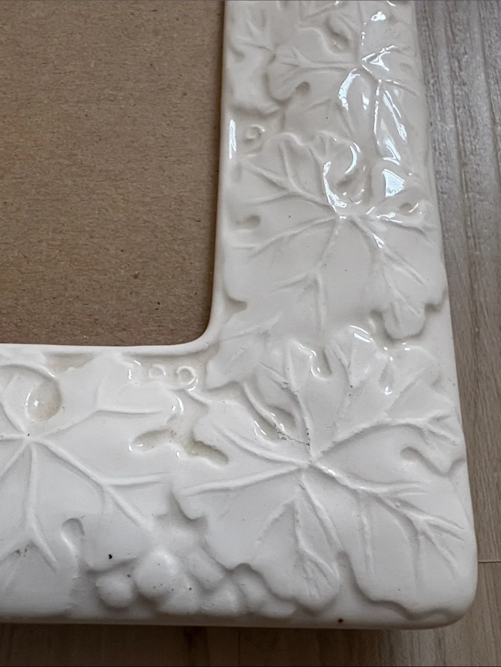 VTG Terragrafics White Ceramic Picture Frame Embossed Ivy Grapevine Velvet Back